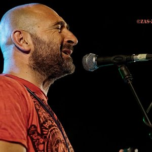 Gus Herrera armonica y voz